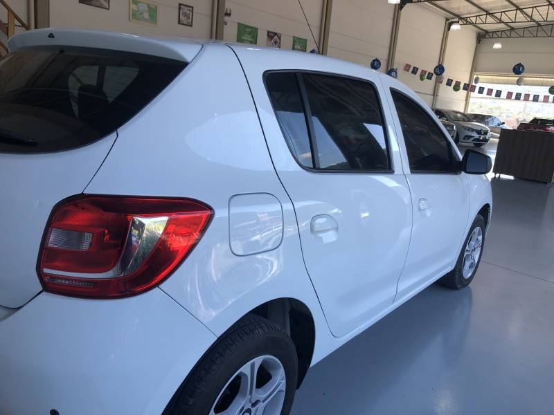 RENAULT - SANDERO - 2019/2020 - Branca - R$ 48.800,00