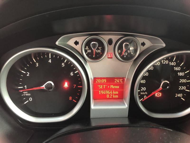 FORD - FOCUS - 2010/2011 - Branca - R$ 43.800,00