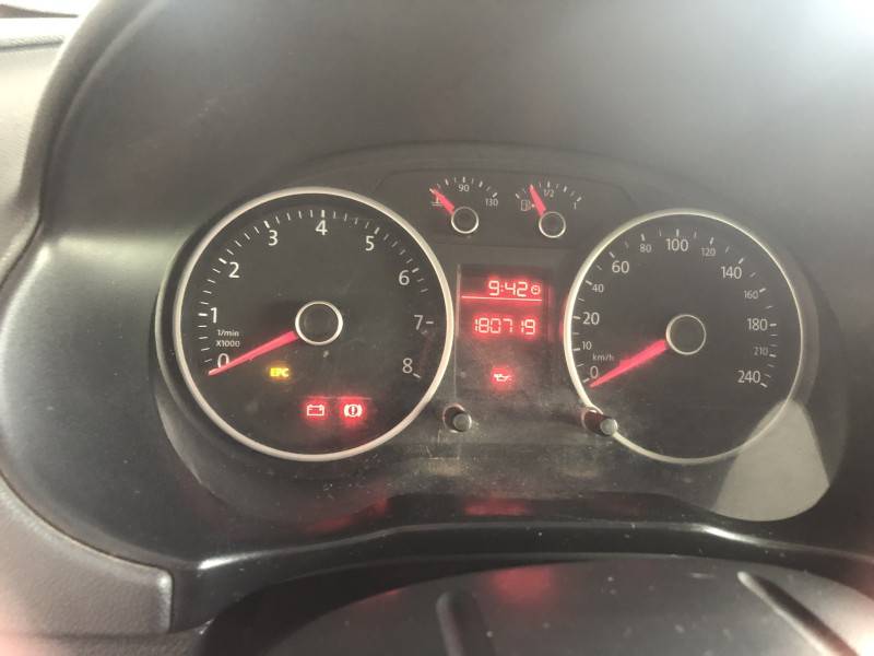 VOLKSWAGEN - SAVEIRO - 2013/2014 - Branca - R$ 41.800,00