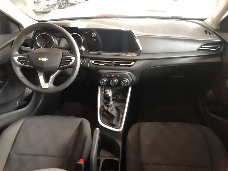 CHEVROLET - ONIX - 2025/2026 - Prata - R$ 92.800,00
