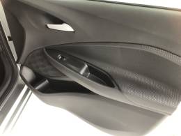 CHEVROLET - ONIX - 2025/2026 - Prata - R$ 92.800,00