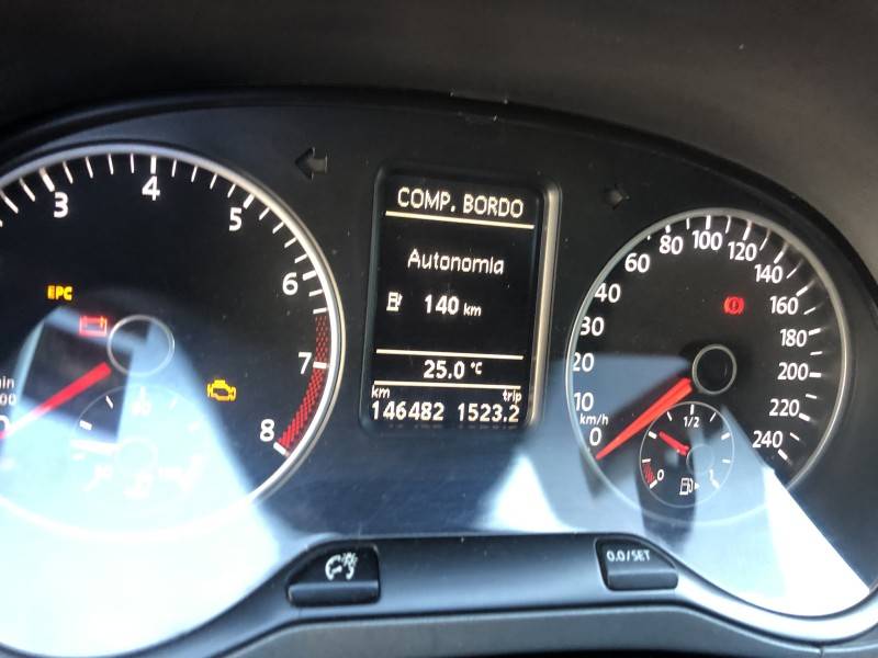 VOLKSWAGEN - CROSSFOX - 2013/2014 - Vermelha - R$ 49.800,00