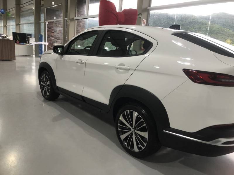 FIAT - FASTBACK - 2025/2025 - Branca - R$ 146.800,00