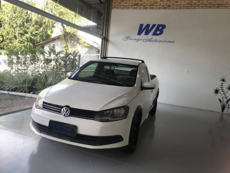 VOLKSWAGEN - SAVEIRO - 2013/2014 - Branca - R$ 41.800,00