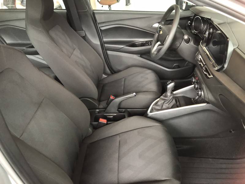 CHEVROLET - ONIX - 2025/2026 - Prata - R$ 92.800,00
