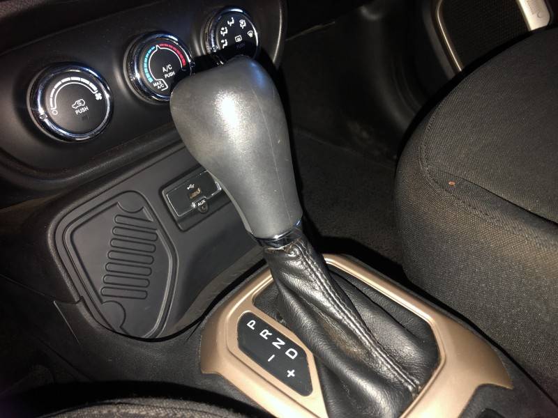 JEEP - RENEGADE - 2015/2016 - Preta - R$ 67.800,00