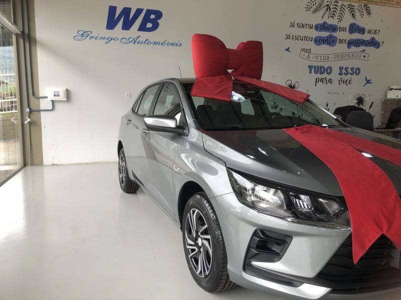 CHEVROLET - ONIX - 2025/2026 - Prata - R$ 92.800,00