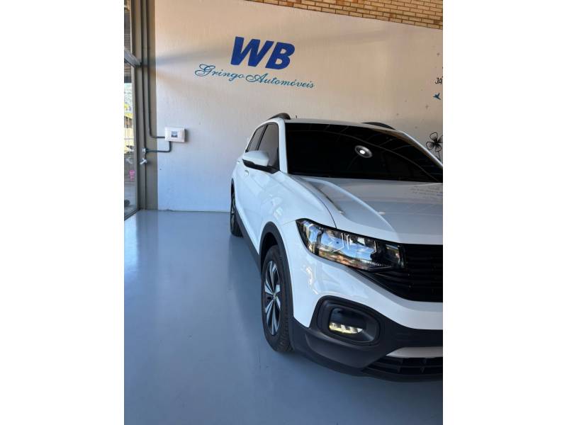 VOLKSWAGEN - T-CROSS - 2022/2023 - Branca - R$ 106.800,00