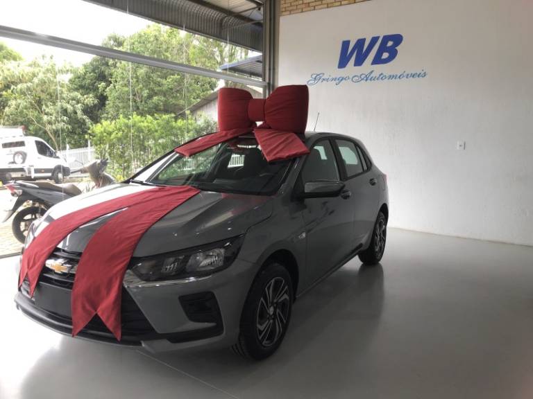 CHEVROLET - ONIX - 2025/2026 - Prata - R$ 92.800,00