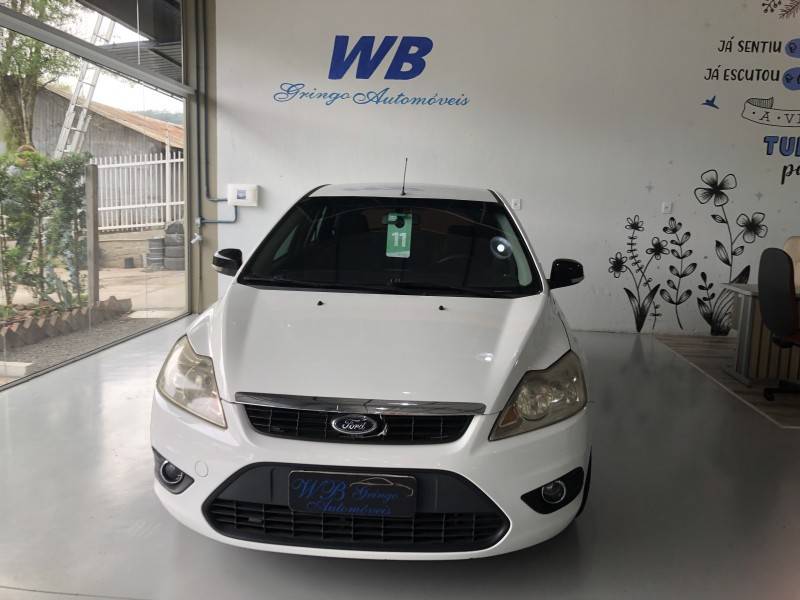 FORD - FOCUS - 2010/2011 - Branca - R$ 43.800,00