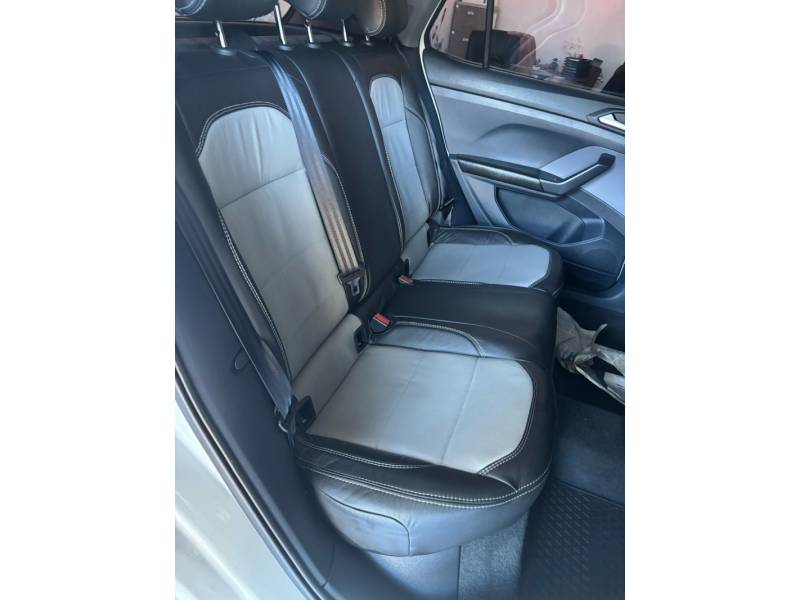 VOLKSWAGEN - T-CROSS - 2022/2023 - Branca - R$ 106.800,00