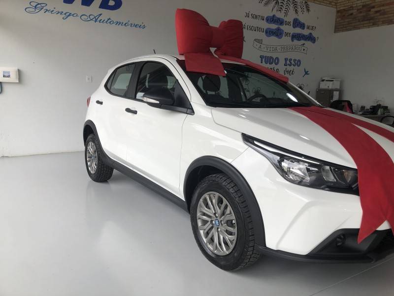FIAT - ARGO - 2024/2025 - Branca - R$ 98.800,00