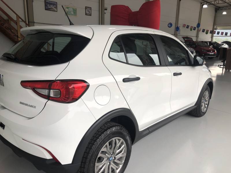 FIAT - ARGO - 2024/2025 - Branca - R$ 98.800,00