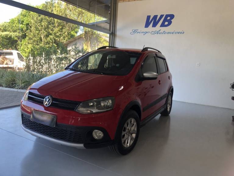 VOLKSWAGEN - CROSSFOX - 2013/2014 - Vermelha - R$ 49.800,00