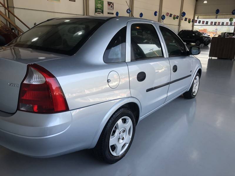 CHEVROLET - CORSA - 2005/2005 - Prata - R$ 19.800,00