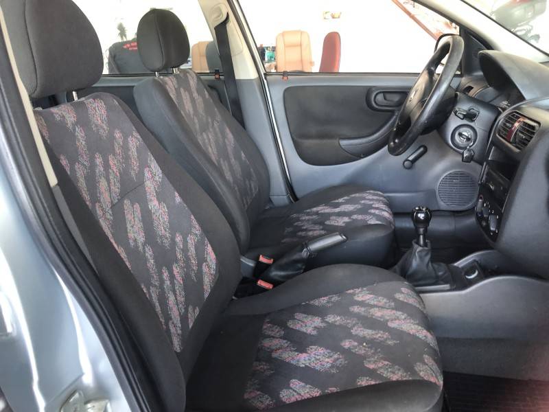 CHEVROLET - CORSA - 2005/2005 - Prata - R$ 19.800,00