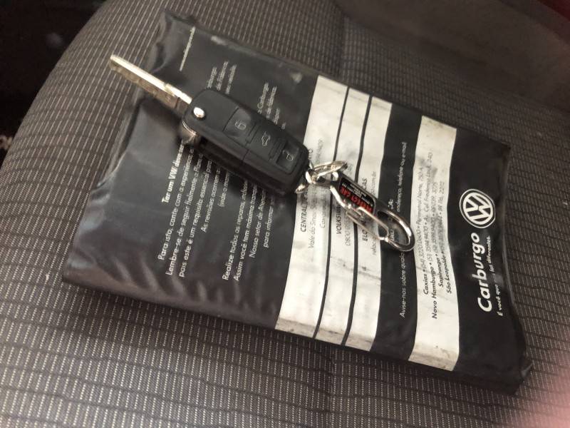 VOLKSWAGEN - SAVEIRO - 2013/2014 - Branca - R$ 41.800,00