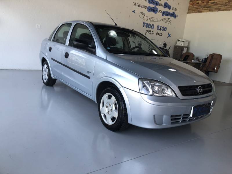 CHEVROLET - CORSA - 2005/2005 - Prata - R$ 19.800,00