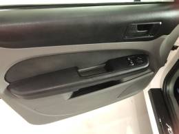 FORD - FOCUS - 2010/2011 - Branca - R$ 43.800,00