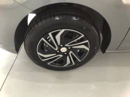 CHEVROLET - ONIX - 2025/2026 - Prata - R$ 92.800,00